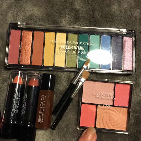 NEW Assorted makeup - Picture 4 of 4